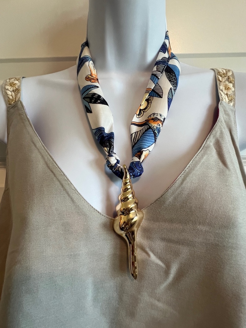 ARATTA NWOT Shell Scarf Necklace